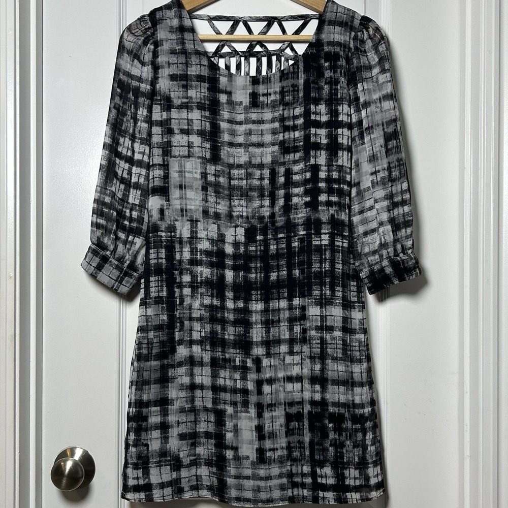 Three Pink Hearts Gray Abstract Plaid Chiffon Lattice Back Shift Mini Dress
